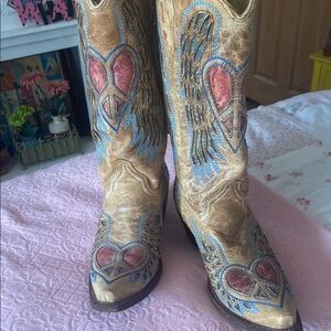 Corral Tan Cowboy Boots with Heart and Wing Embroidery size 9 1/2
